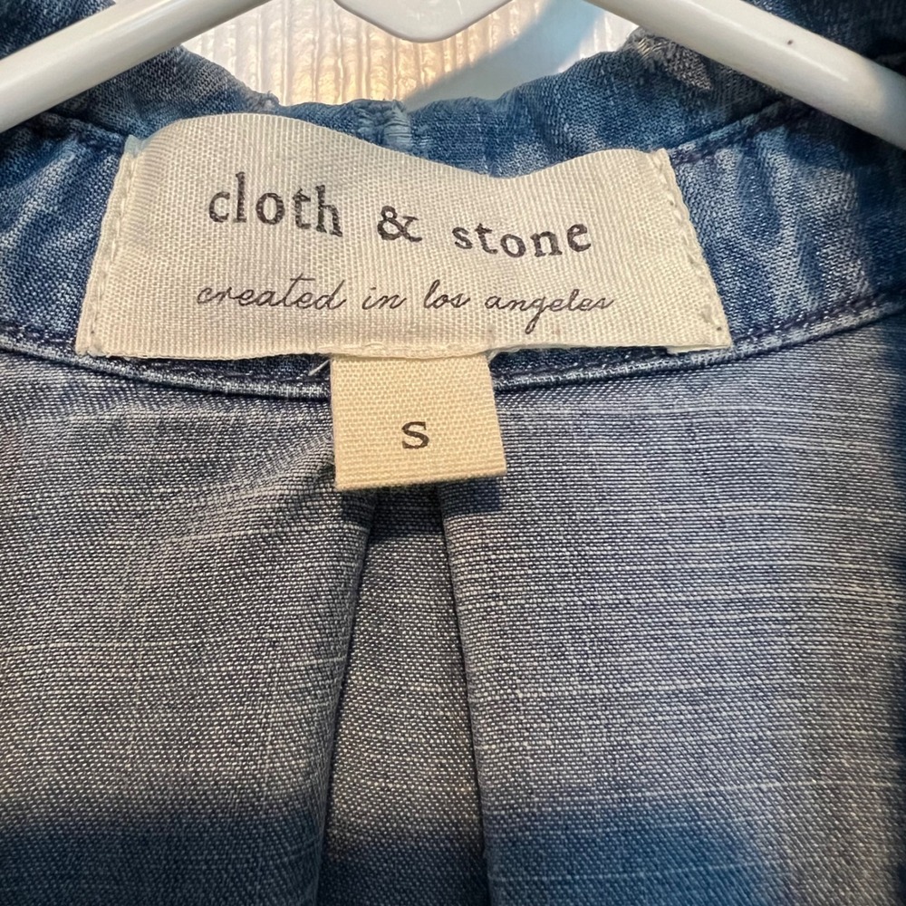 Cloth & Stone Womens S Button Down Shirt Blue Chambray Roll Tab Sleeves Tencel - Picture 4 of 10